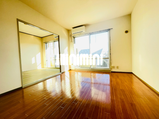 居室・リビング　二面採光で明るいお部屋です