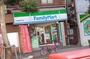 コンビニ　ファミリーマート（コンビニ）まで130m
