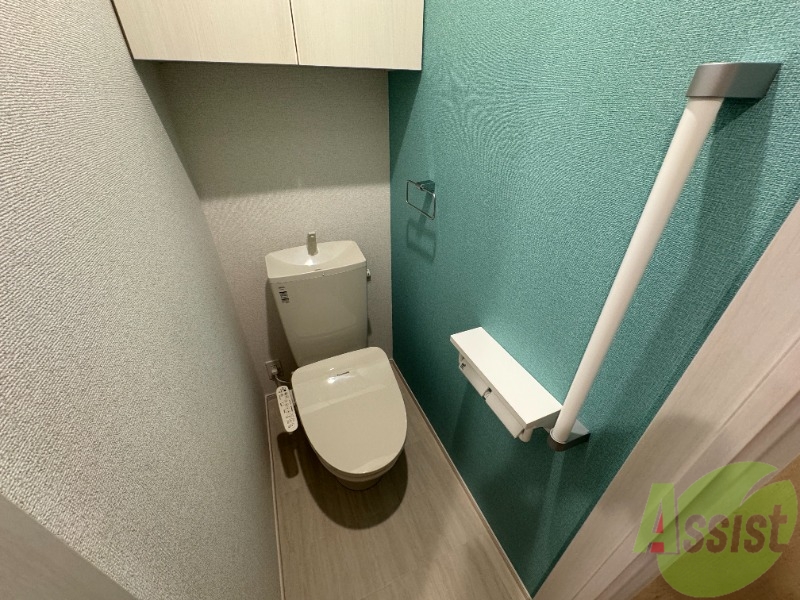 トイレ　トイレになります。温水洗浄がついているので快適ですね。