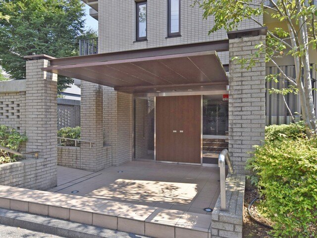 エントランス　分譲タイプです