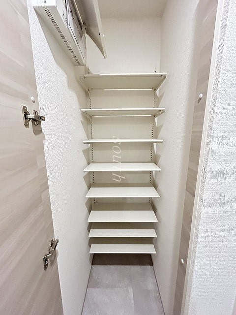 玄関　シューズクローク付き