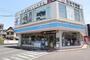 コンビニ　ローソン　鹿児島鴨池一丁目店（コンビニ）まで121m