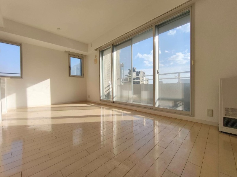 居室・リビング　広くてキレイなお部屋が広がっていて、充実した生活が送れそう。