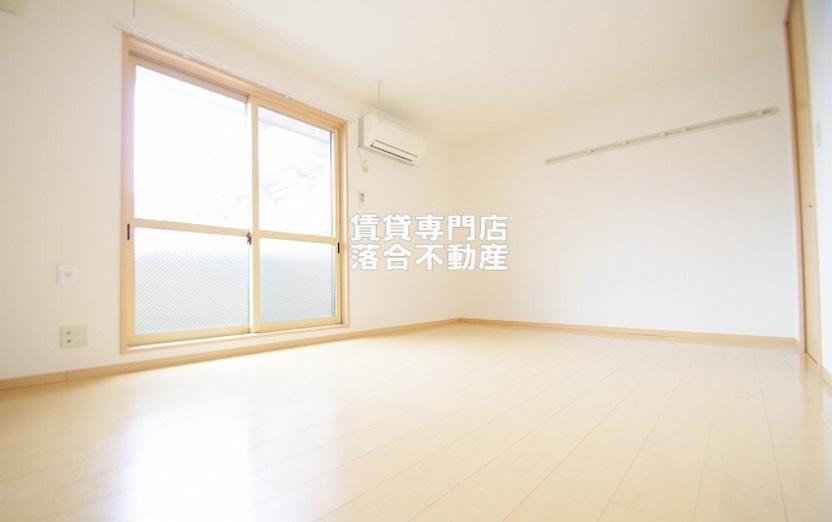 居室・リビング　落ち着いた明るいお部屋♪