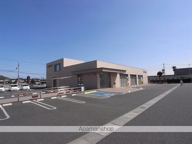 銀行　肥後銀行　植木支店（銀行）まで1600m