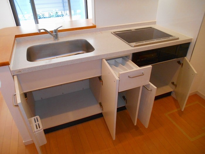 キッチン　同物件別部屋参考写真です