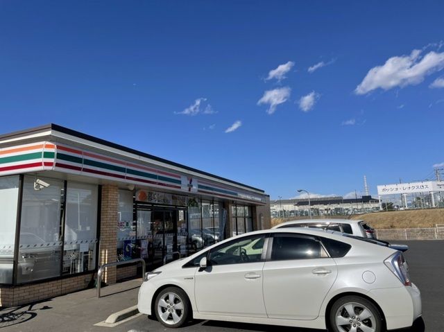 コンビニ　セブンイレブン（コンビニ）まで550m