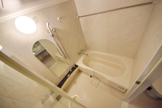 バス・シャワールーム　★大きめのバスルームでゆったりできます★