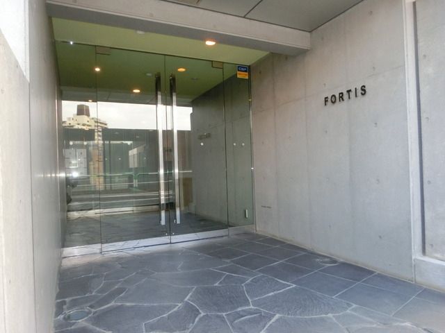 ロビー　★オートロック付き★