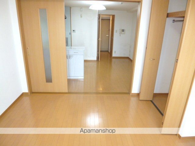 地下鉄長堀鶴見緑地線 今福鶴見駅 徒歩12分 5階建 築23年の玄関写真