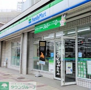 コンビニ　ファミリーマートいりなか駅ビル店（コンビニ）まで240m