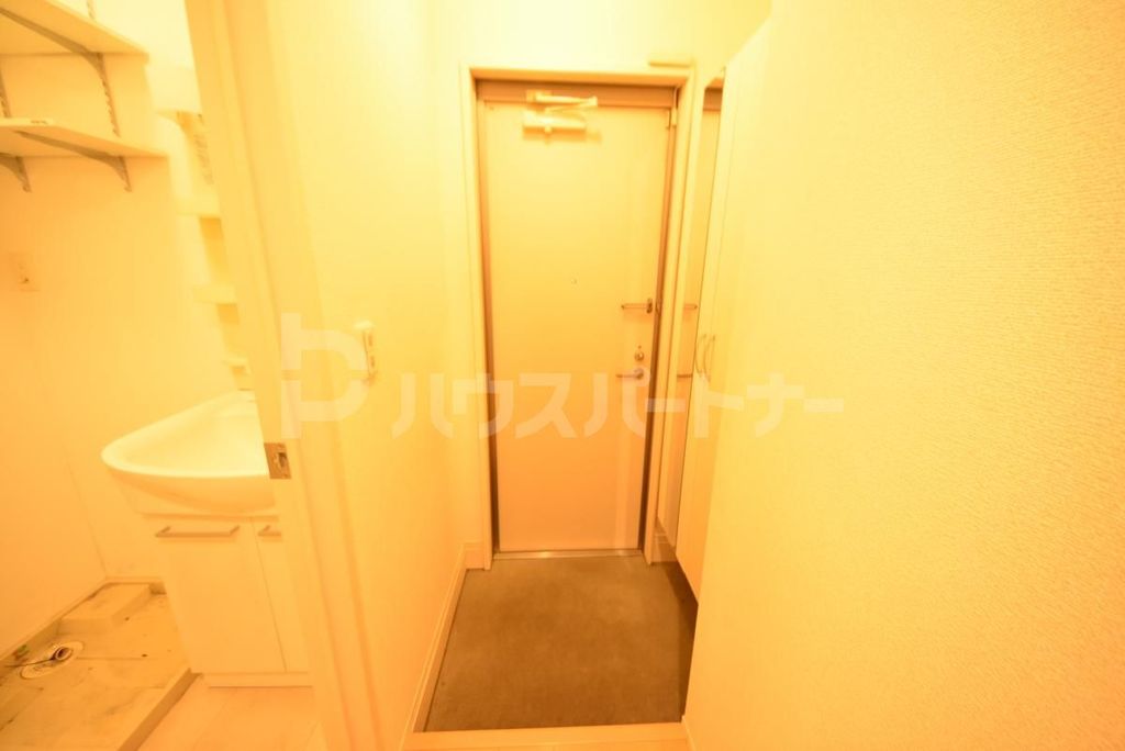 ＪＲ総武線 本八幡駅 徒歩9分 3階建 築14年の玄関写真