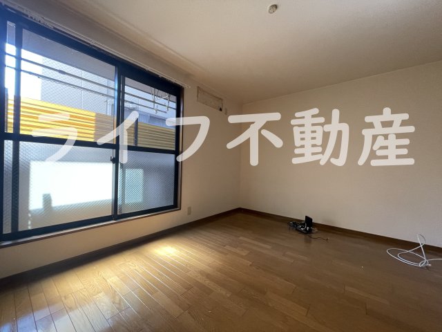 YANOロイヤルガーデンの居間写真