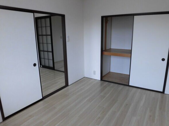 居室・リビング　同じ建物の別のお部屋の写真です。