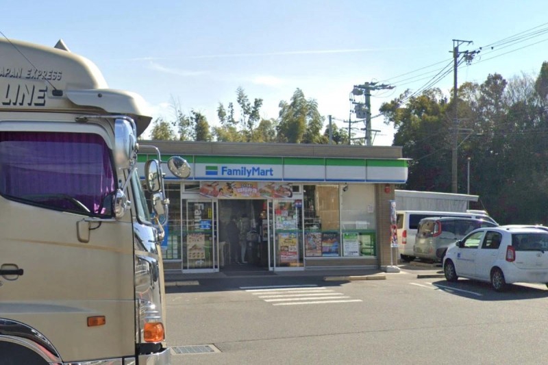 コンビニ　ファミリーマート 大府横根町箕手店（コンビニ）まで977m
