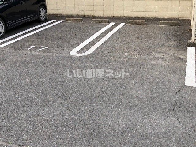 【水戸市新原のマンションの駐車場】