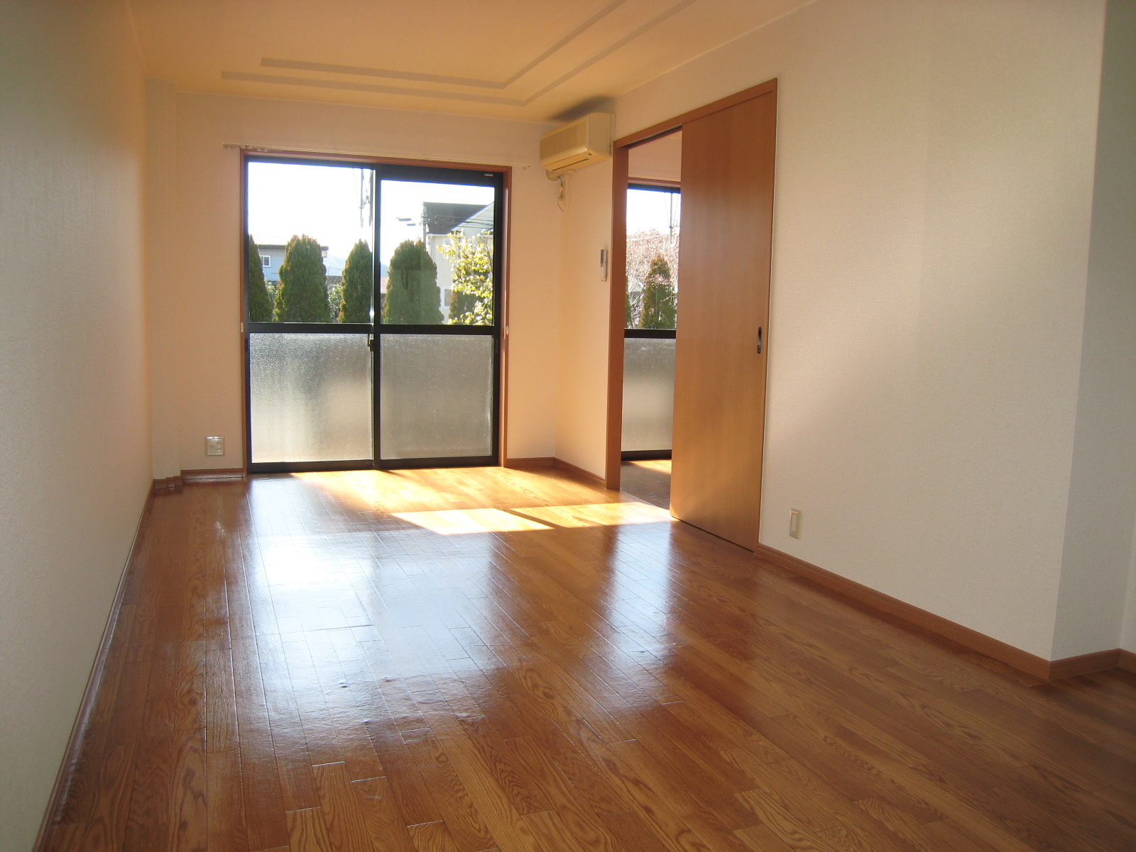 居室・リビング　写真は別室です