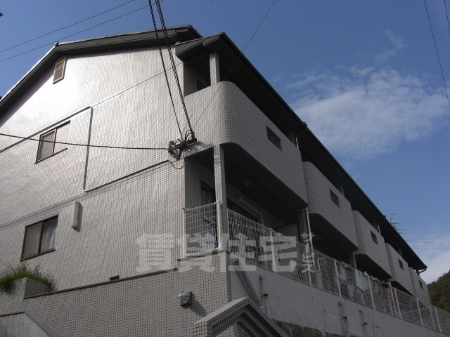 神戸市長田区萩乃町のアパートの建物外観