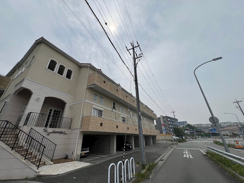 神戸市北区道場町日下部のアパートの建物外観