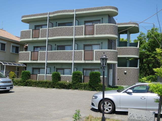 阿南市那賀川町上福井のマンションの建物外観