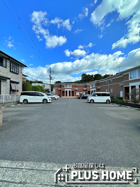 【和歌山市寺内のアパートの駐車場】