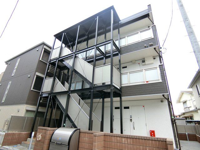 藤沢市片瀬のマンションの建物外観