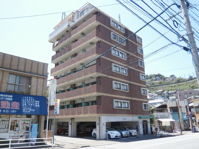 【長崎市川上町のマンションの建物外観】