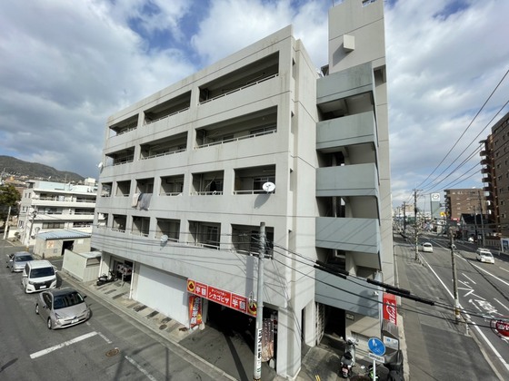 広島市西区庚午北のマンションの建物外観