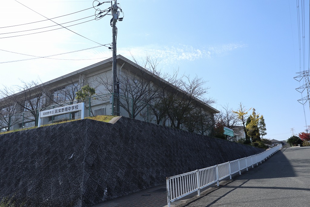 【筑紫野市原田のアパートの中学校】