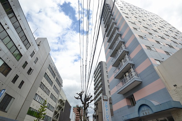 広島市中区広瀬北町のマンションの建物外観