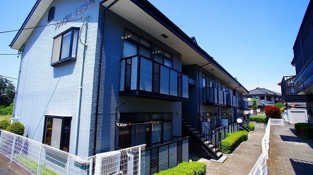 比企郡滑川町大字月輪のアパートの建物外観