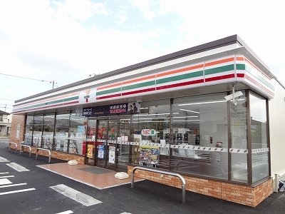 【板野郡藍住町東中富のアパートのコンビニ】