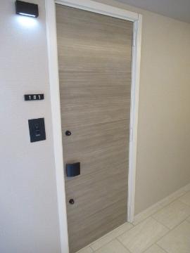 　玄関　玄関ドア