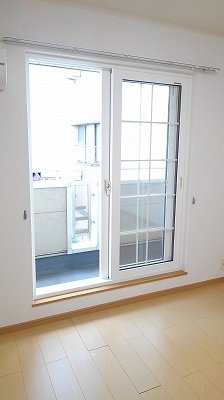 バルコニー　外からの目が気にならないバルコニーで洗濯物が干せます