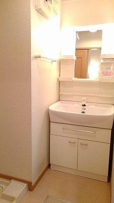 洗面設備　コンパクトで使いやすい洗面所