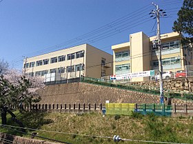 小学校　神戸市立御影小学校（小学校）まで310m