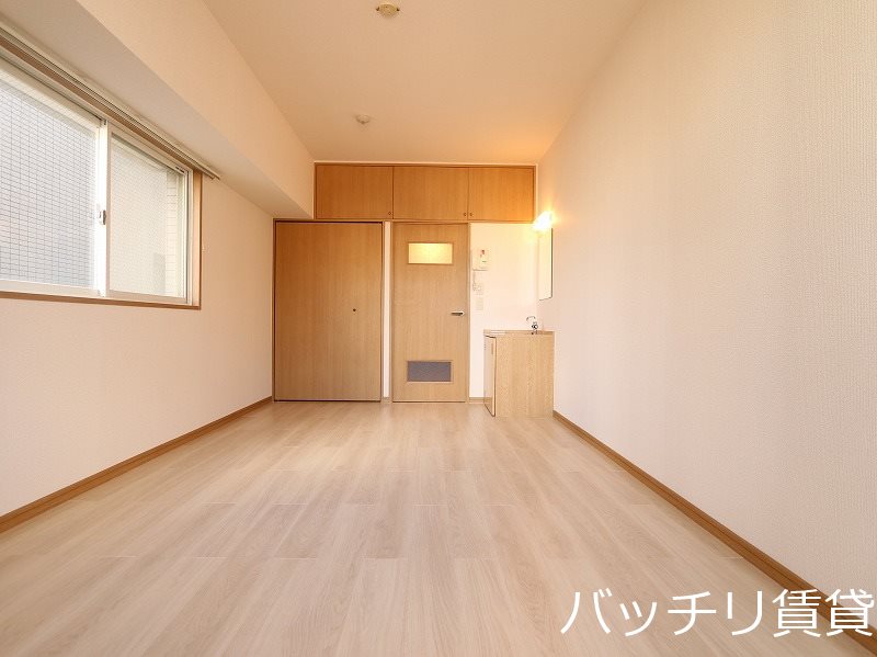 居室・リビング　別号室タイプの為、現状を優先致します