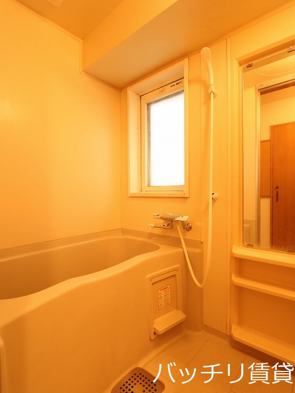 バス・シャワールーム　別号室タイプの為、現状を優先致します