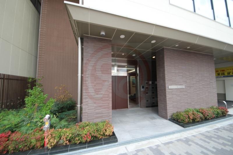 エントランス　落ち着いたエントランスです