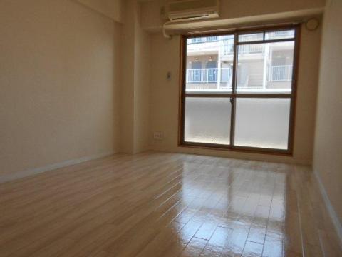 居室・リビング　室内