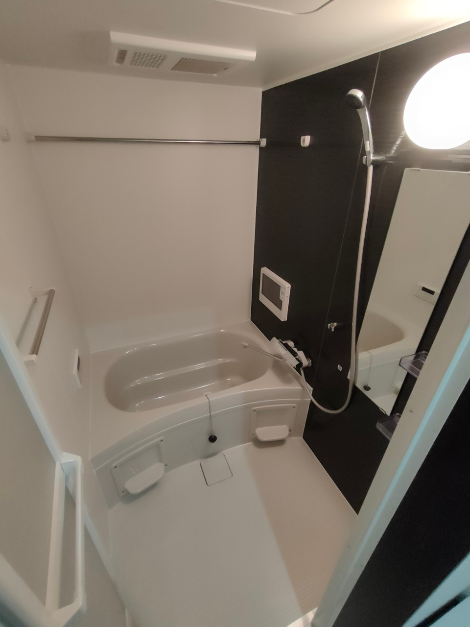 バス・シャワールーム　同シリーズ物件のモデルルームになります※現況優先