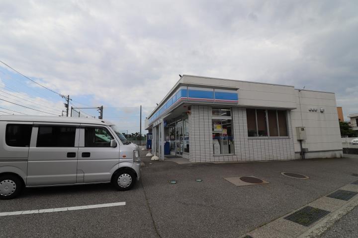 コンビニ　ローソン（コンビニ）まで572m