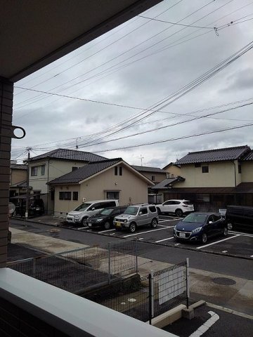 バルコニー　バルコニーからの眺めを楽しみながら食事をしませんか