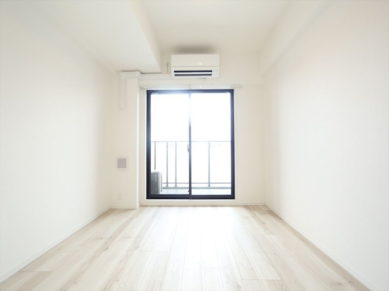 バルコニー　洋室6.5帖　クローゼット付　エアコン完備　バルコニー