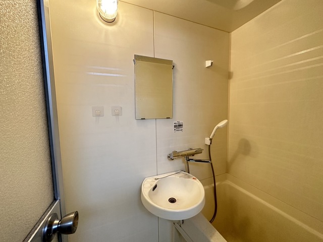 洗面設備　別部屋参考写真です