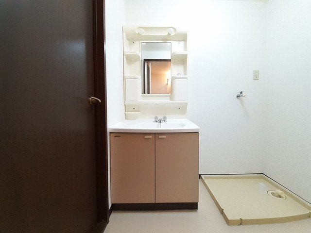 洗面設備　脱衣スペースもあります