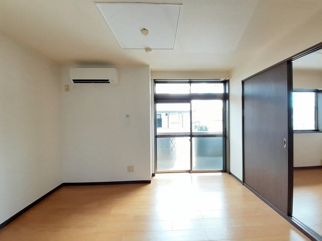 居室・リビング　使いやすい居間です