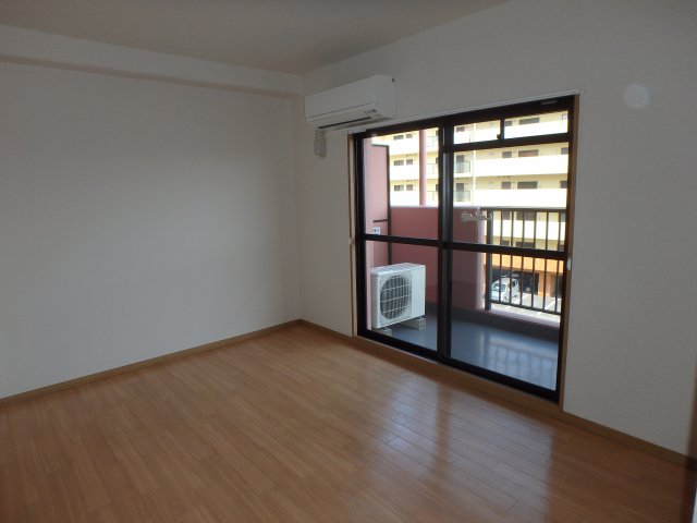 居室・リビング　個人の部屋や寝室として使える洋室です