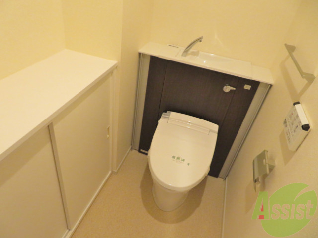 トイレ　ウォシュレット機能がついたトイレです。安心して使用できます。