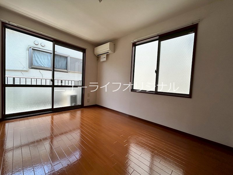 居室・リビング　隣のお部屋との間仕切りを開放して広々としたリビングに♪